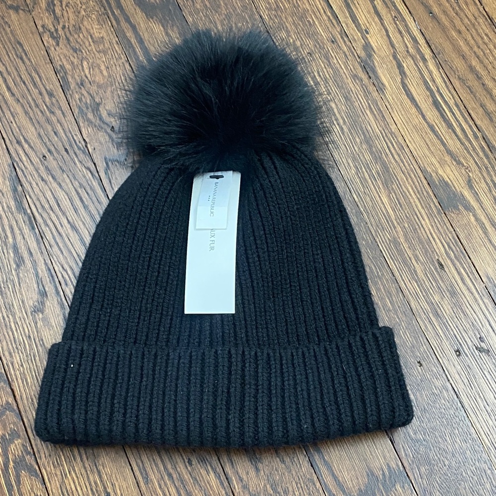 NWT Banana Republic Black Ribbed Knit Beanie with Faux Fur Pom